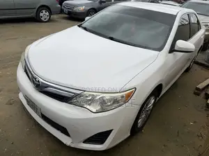 Toyota Camry LE 4dr Sedan (2.5L 4cyl 6A) 2013 White