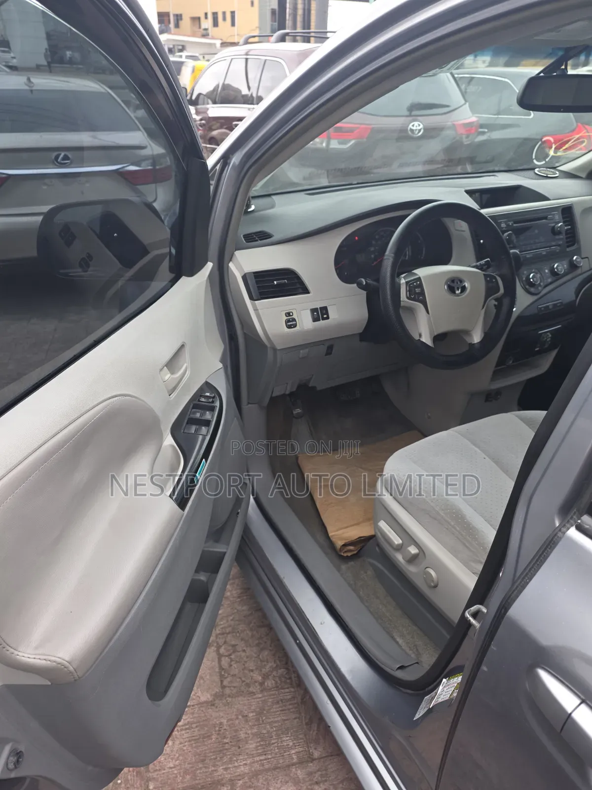 Toyota Sienna LE 7 Passenger Mobility 2011 Silver