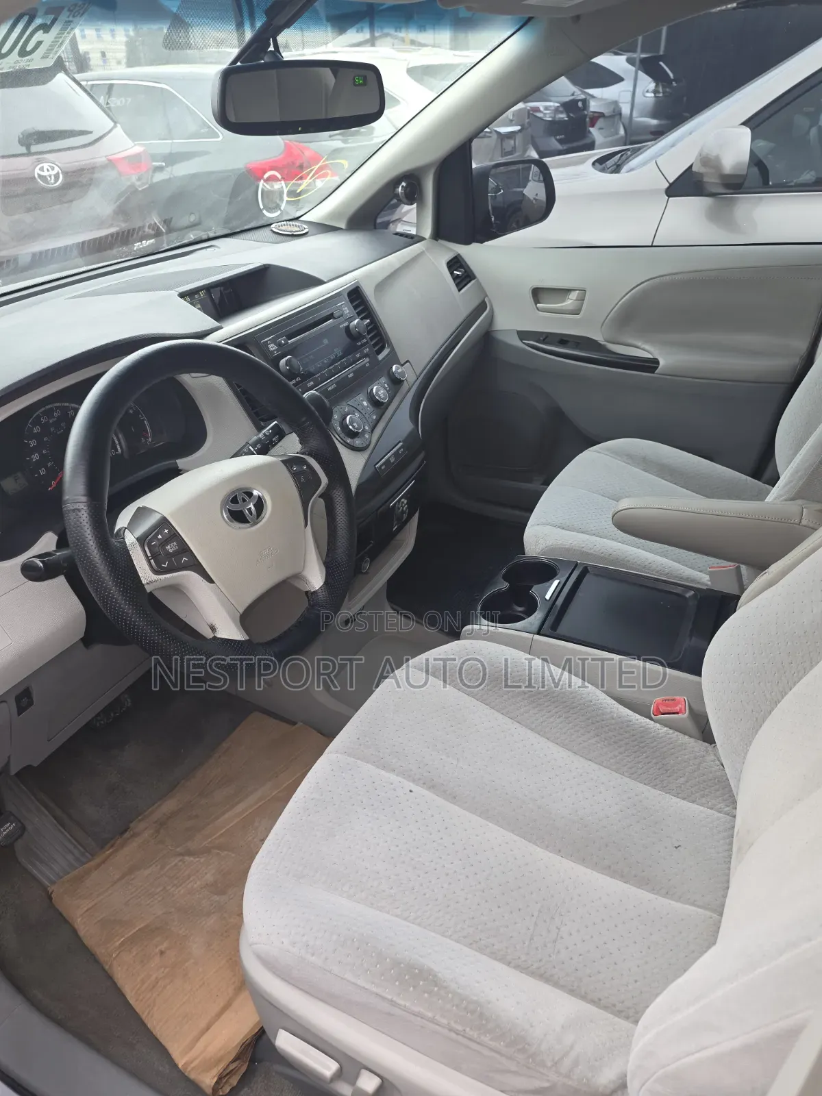 Toyota Sienna LE 7 Passenger Mobility 2011 Silver
