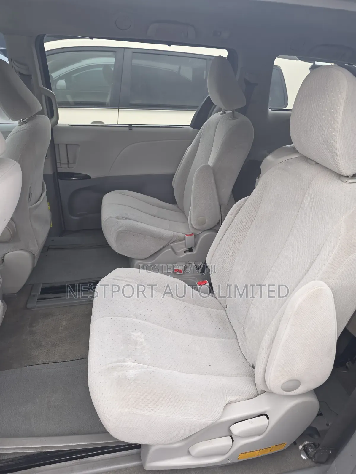 Toyota Sienna LE 7 Passenger Mobility 2011 Silver