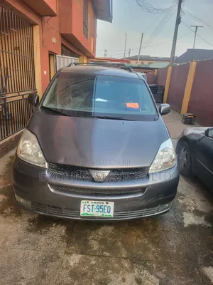 Toyota Sienna 2004 Gray