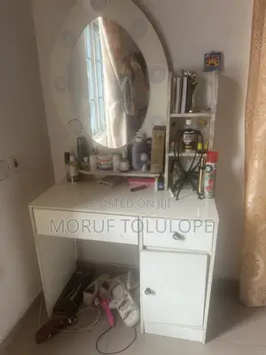 Dressing Mirror/ Makeup Dresser