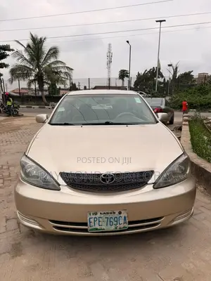 Toyota Camry 2004 Gold