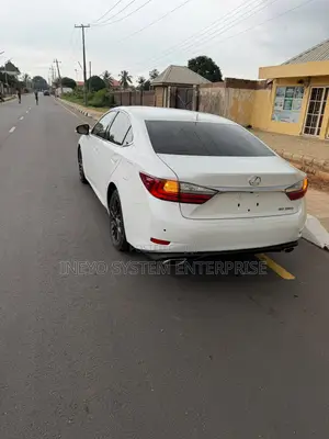 Lexus ES 350 FWD 2017 White