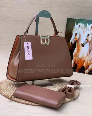 Brown Textured Bagco Structured Trapezoidal Handbag Set Features a Pro