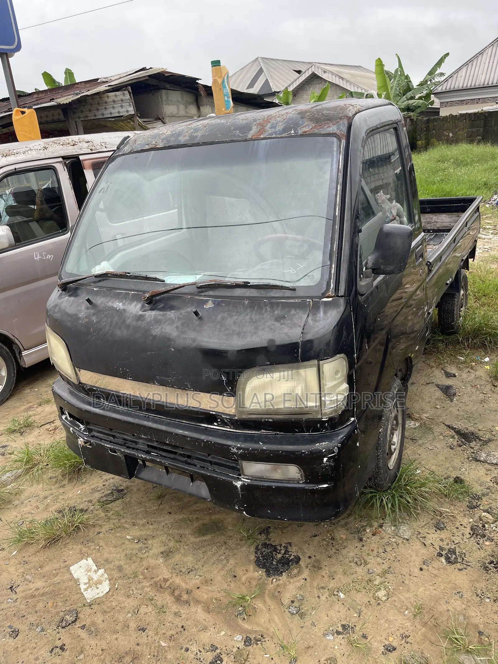 Bus 2025 Black