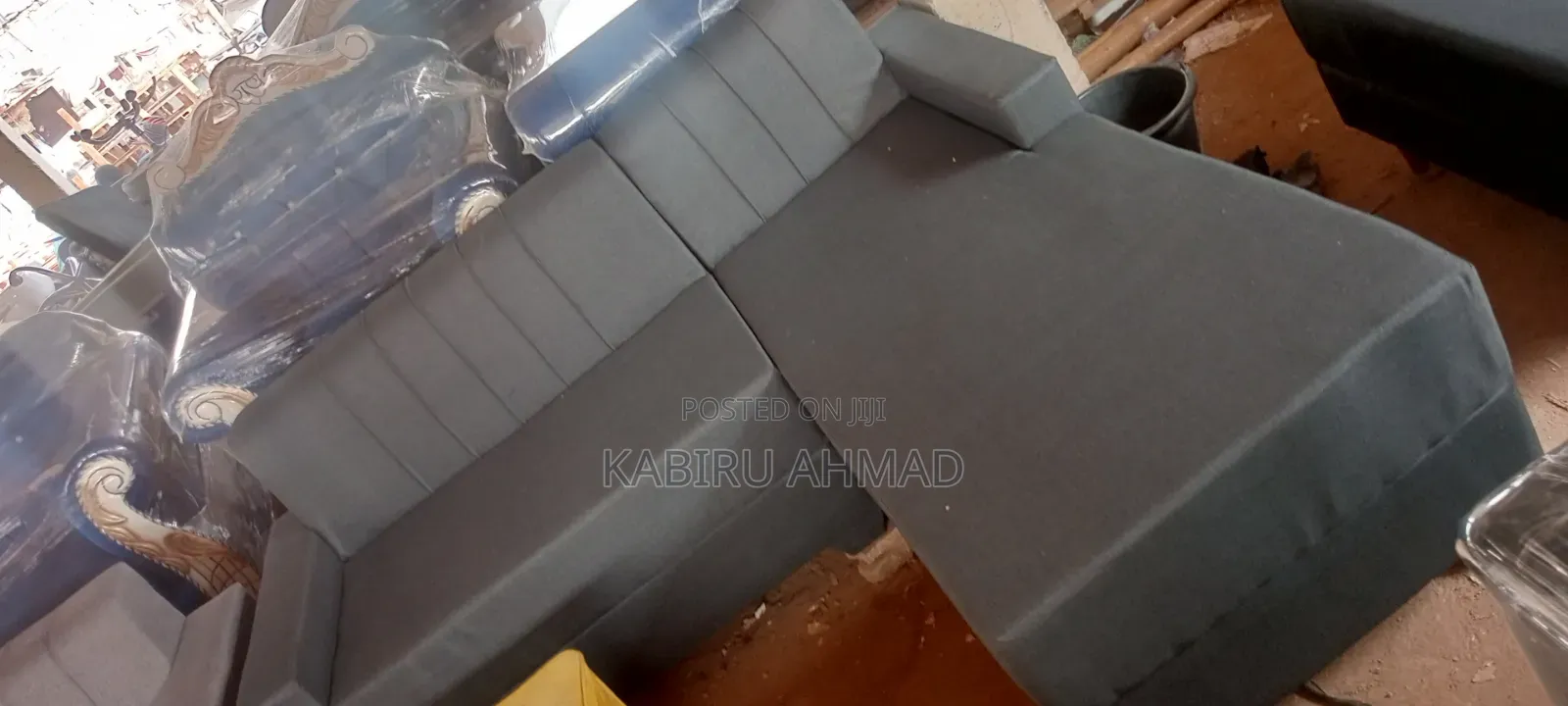 L Shelf Chair