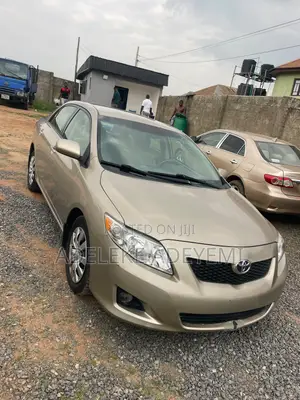 Toyota Corolla XLE 4dr Sedan (1.8L 4cyl 4A) 2010 Gold