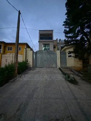 4bdrm Townhouse / Terrace in Omole Phase 2 for rent