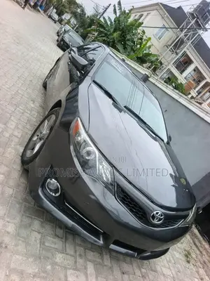 Toyota Camry XLE 4dr Sedan w/Prod. End 11/13 (3.5L 6cyl 6A) 2014 Gray