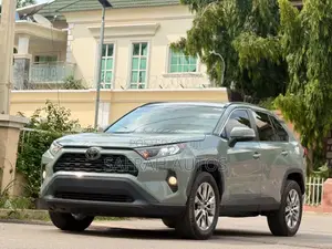Toyota RAV4 2022 Green
