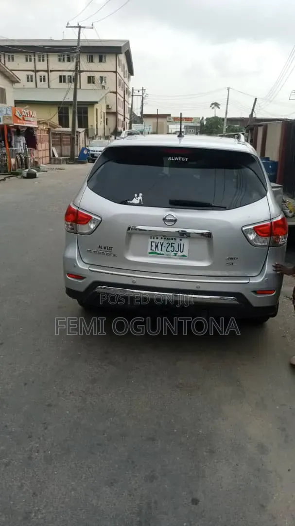 Nissan Pathfinder 2015 Silver