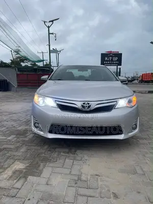 Toyota Camry XLE 4dr Sedan (2.5L 4cyl 6A) 2012 Silver