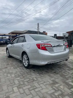 Toyota Camry XLE 4dr Sedan (2.5L 4cyl 6A) 2012 Silver