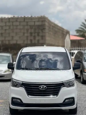 Hyundai Starex 2021 White