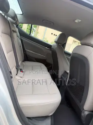 Hyundai Elantra 2017 Silver