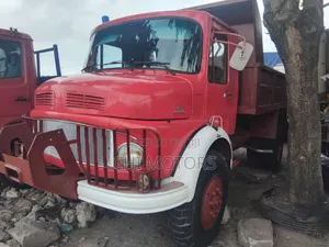 Mercedes 911 Tipper With Auxiliary