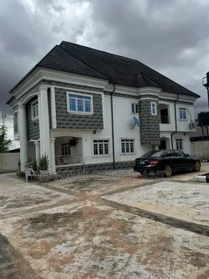 4bdrm Duplex in Ohovbe Quarters Off for sale