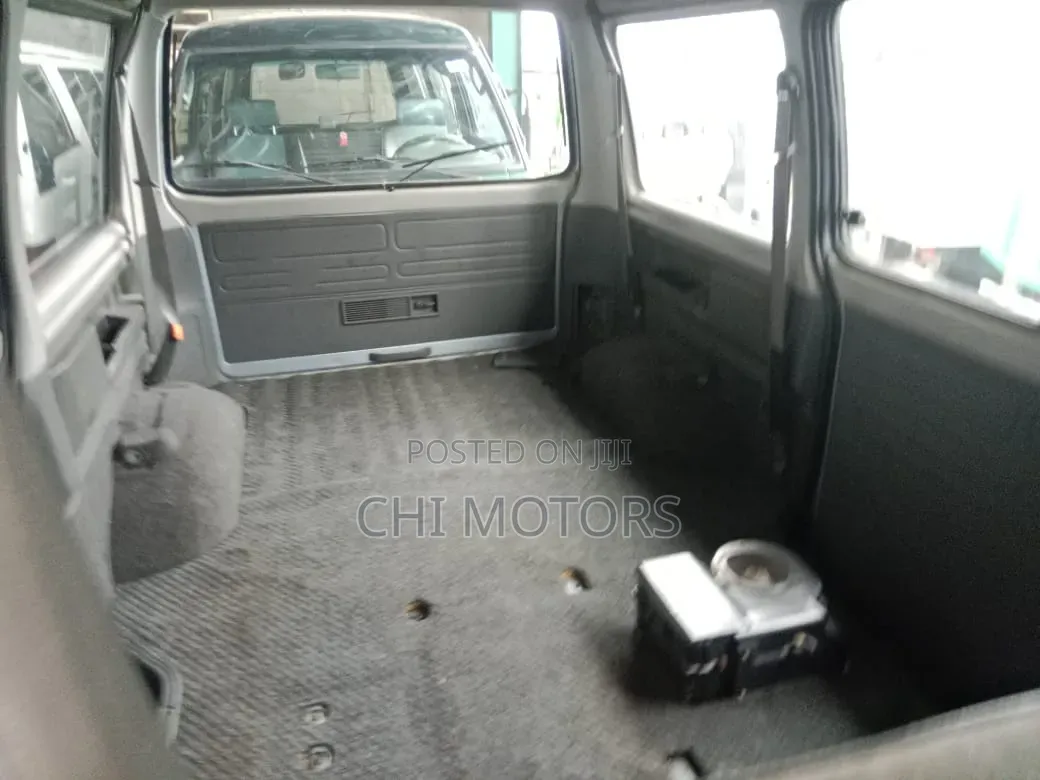 Mitsubishi L300 2005 Blue