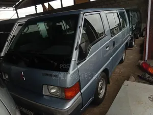 Mitsubishi L300 2005 Blue