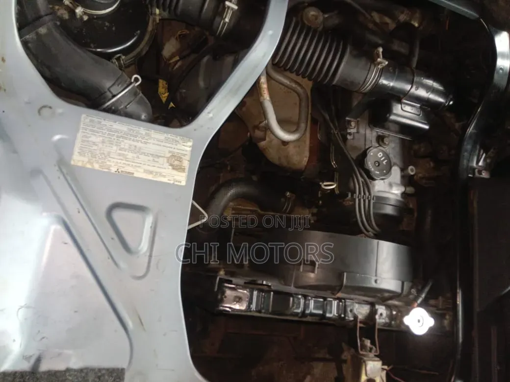 Mitsubishi L300 2005 Blue