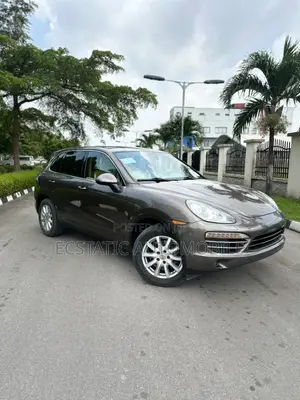 Porsche Cayenne S 2013 Brown
