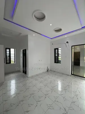 3bdrm Duplex in Chevron for rent