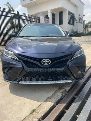 Toyota Camry SE 2021 Blue