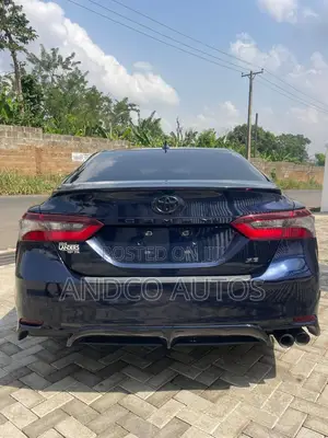 Toyota Camry SE 2021 Blue