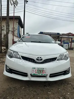 Toyota Camry SE 4dr Sedan (2.5L 4cyl 6A) 2013 White