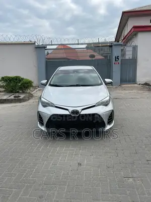 Toyota Corolla SE 4dr Sedan (1.8L 4cyl CVT) 2017 Silver