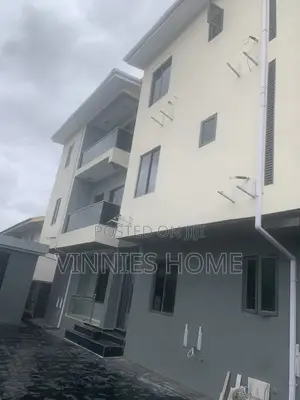 2bdrm Block of Flats in Lekki Phase 1 for rent