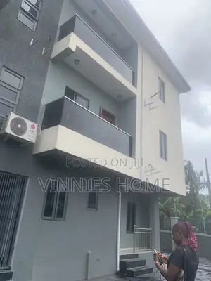 2bdrm Block of Flats in Lekki Phase 1 for rent
