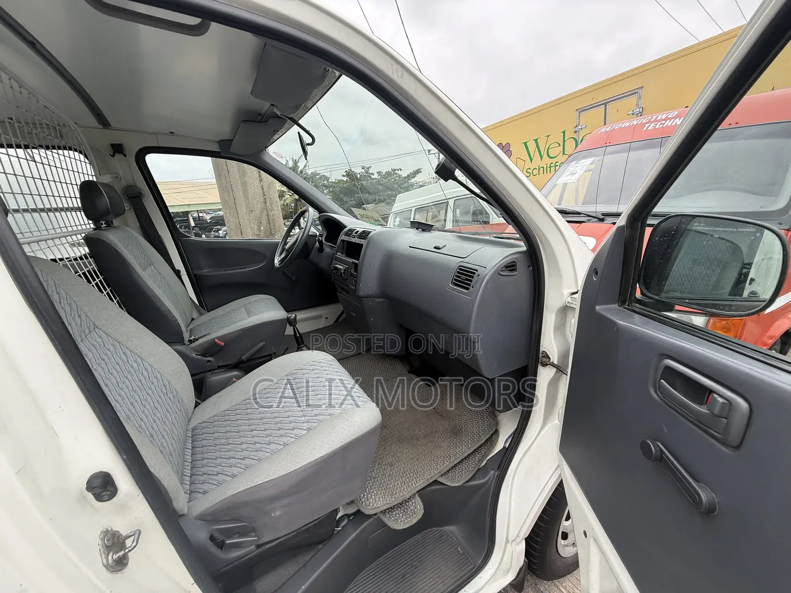 Toyota HiAce 2006 White