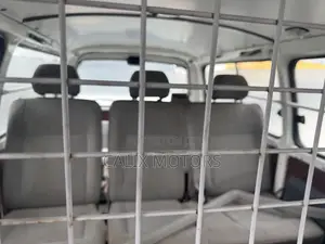Toyota HiAce 2006 White