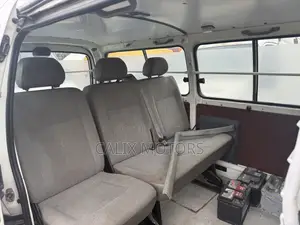 Toyota HiAce 2006 White