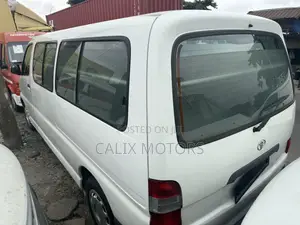 Toyota HiAce 2006 White