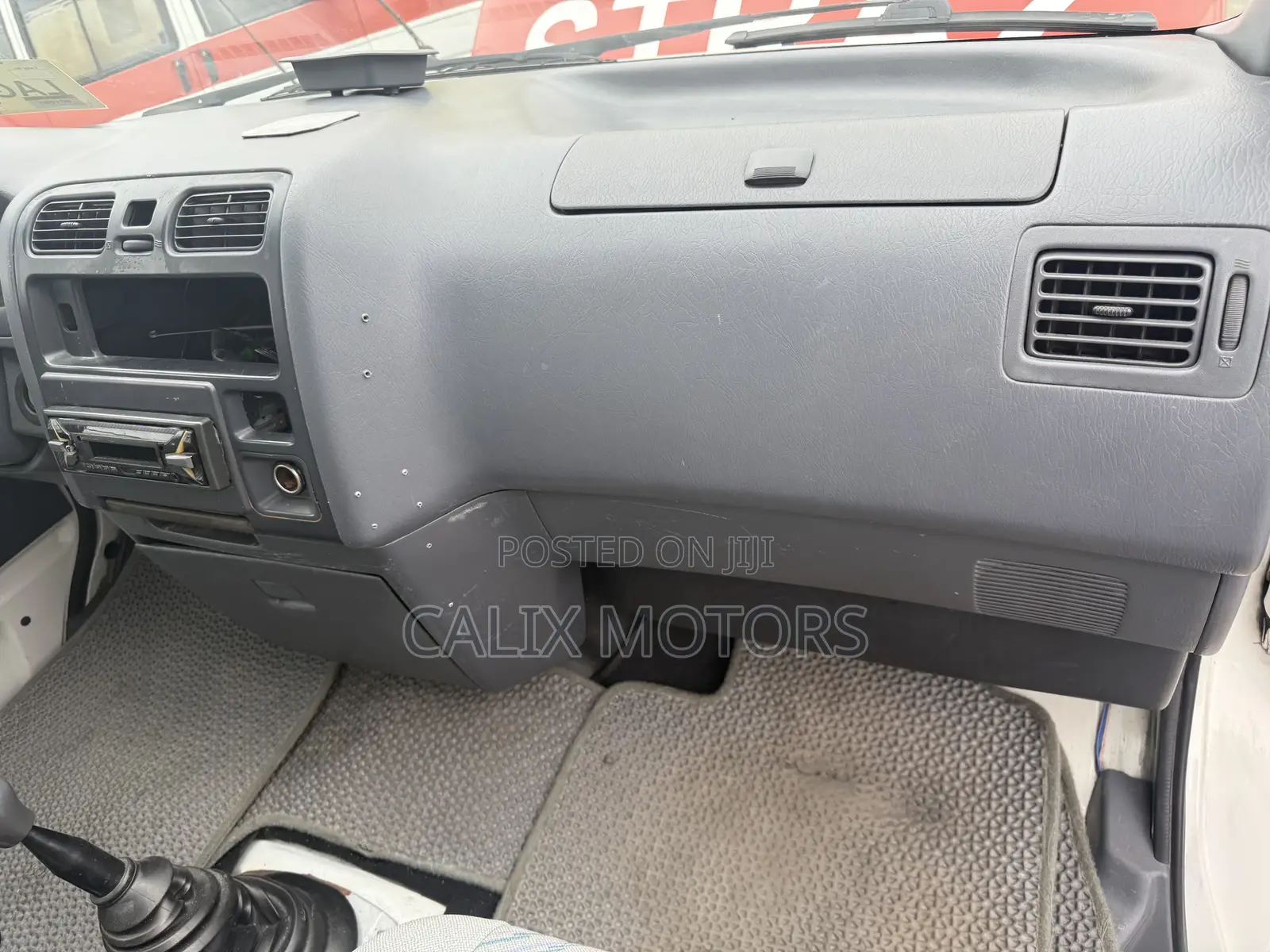 Toyota HiAce 2006 White