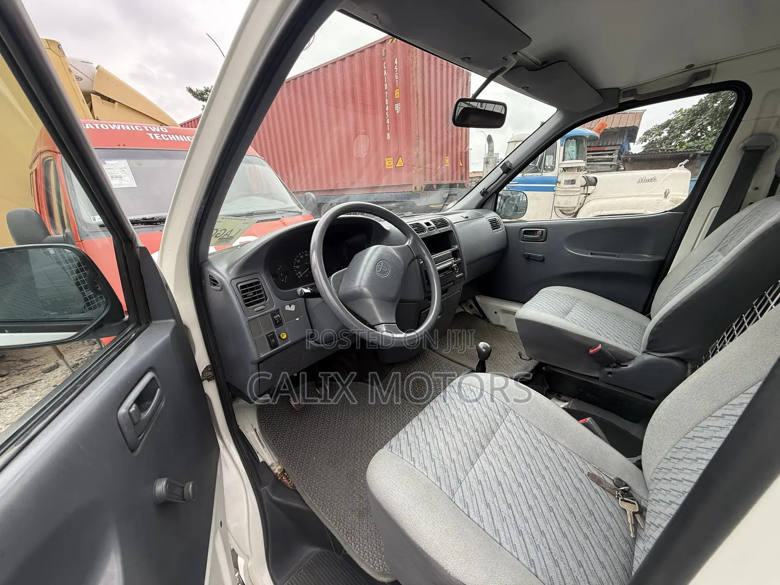 Toyota HiAce 2006 White