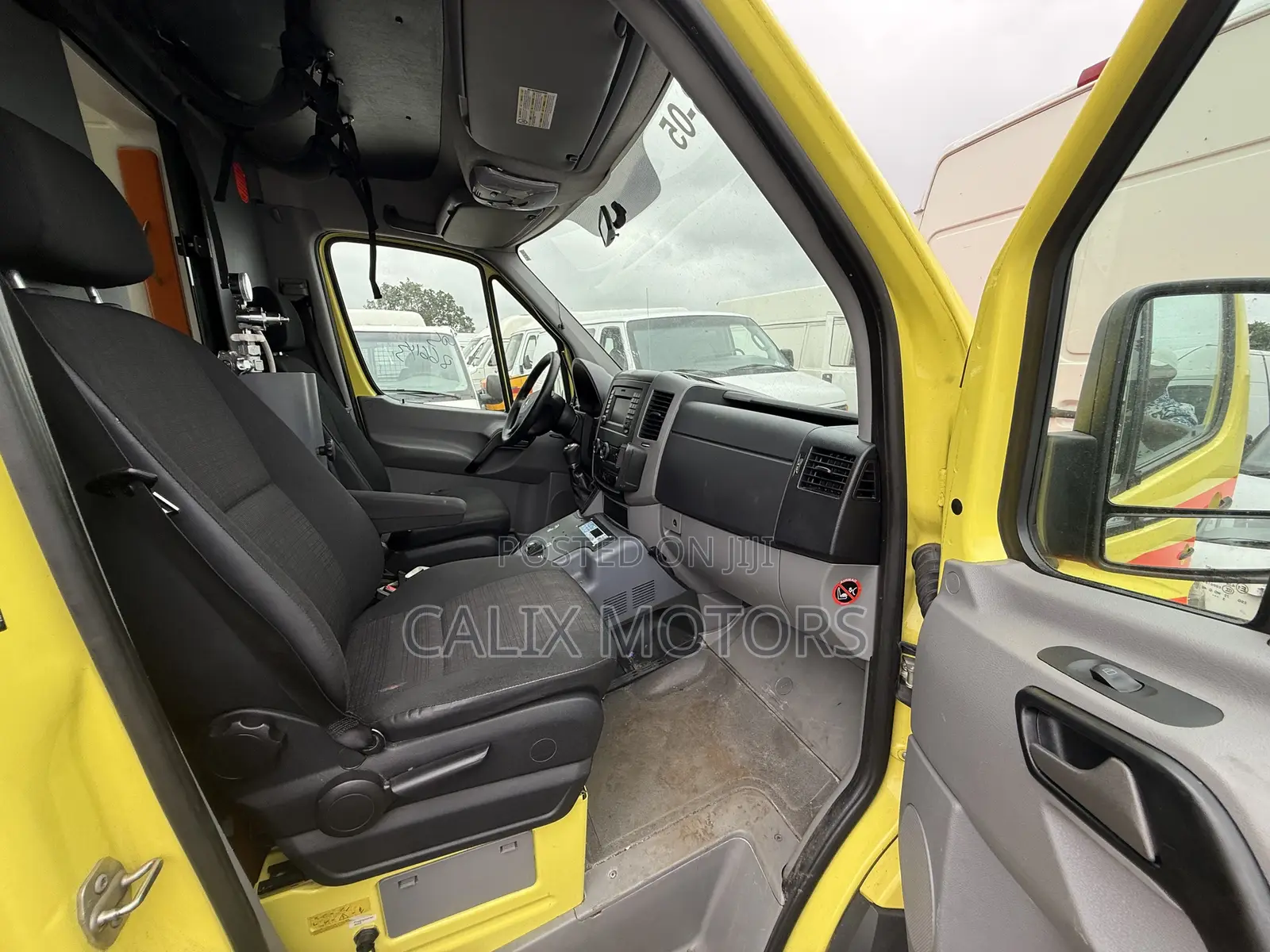 Mercedes-Benz Sprinter 2018 Yellow