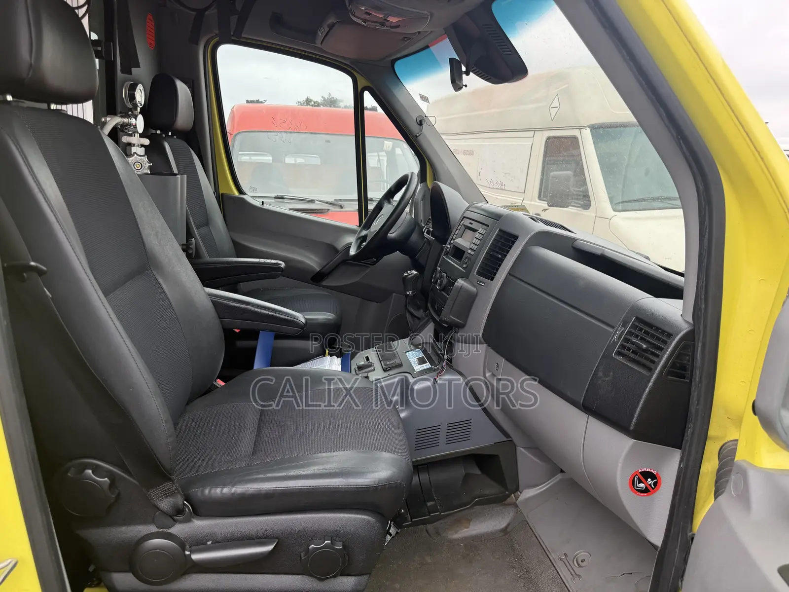 Mercedes-Benz Sprinter 2015 Yellow