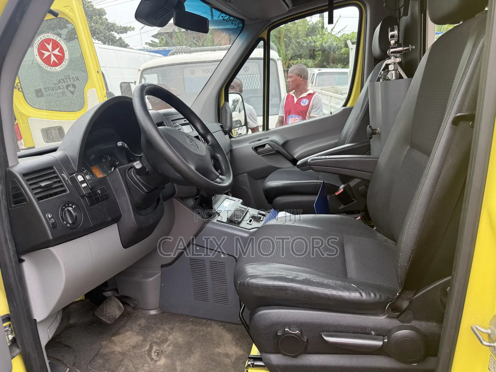 Mercedes-Benz Sprinter 2015 Yellow