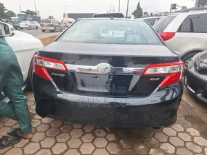 Toyota Camry XLE 4dr Sedan (2.5L 4cyl 6A) 2012 Black