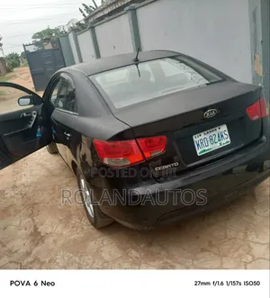 Kia Cerato 2011 Black