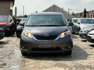 Toyota Sienna 2012 Gray