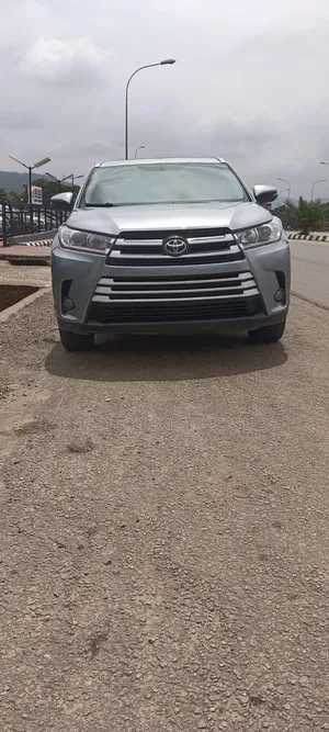 Toyota Highlander XLE 4dr SUV AWD (3.5L 6cyl 6A) 2014 Silver