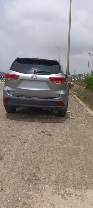 Toyota Highlander XLE 4dr SUV AWD (3.5L 6cyl 6A) 2014 Silver