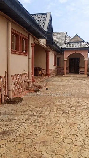 3bdrm Bungalow in Idimu Road Ejiigbo, Ejigbo / Ejigbo for sale