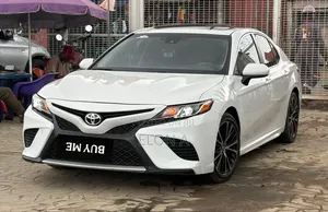 Toyota Camry 2018 White