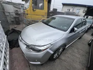 Toyota Avalon XLE Touring Sedan FWD (3.5L 6cyl 6A) 2013 Silver